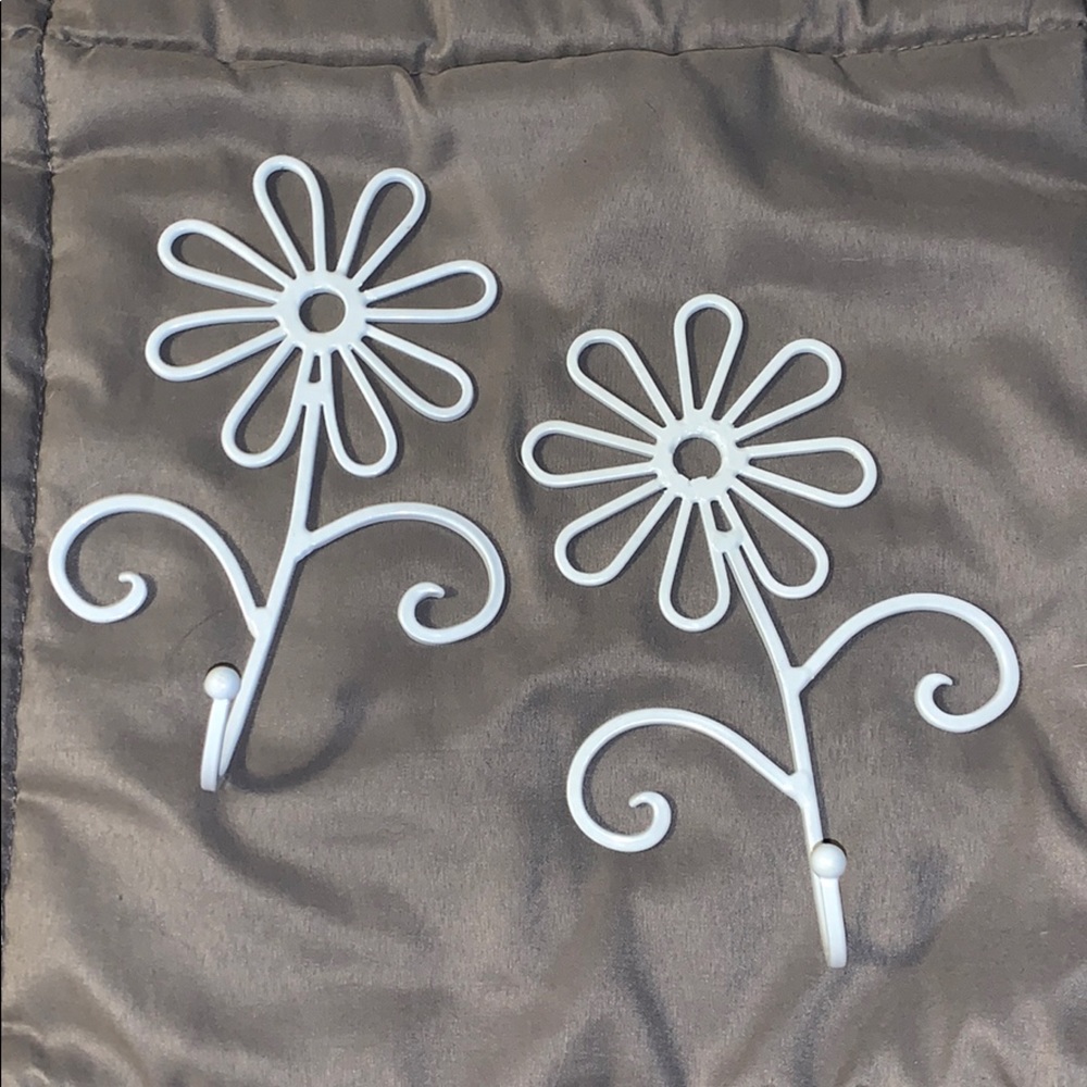 Decorative flower wall hangers